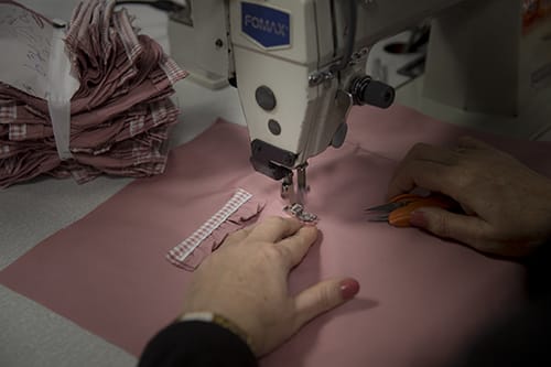 Taller de fabricación de uniformes sanitarios